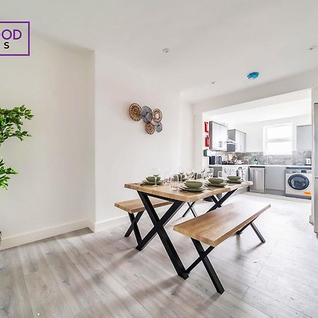 Brand New, 2 Bed 1 Bath, Modern Town Center Apartment, Free Wifi & Netflix By Redwood Stays Алдършот Екстериор снимка