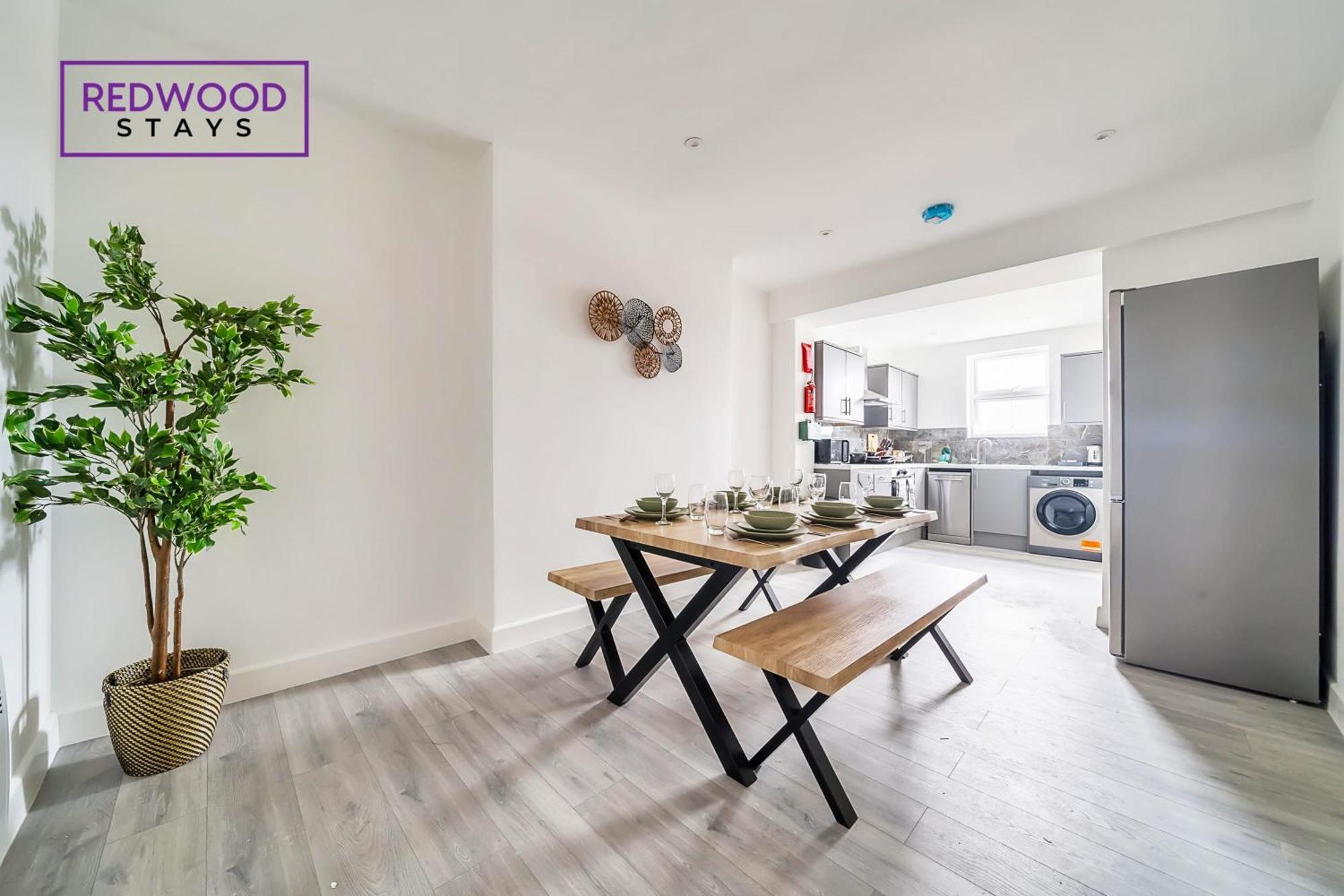 Brand New, 2 Bed 1 Bath, Modern Town Center Apartment, Free Wifi & Netflix By Redwood Stays Алдършот Екстериор снимка