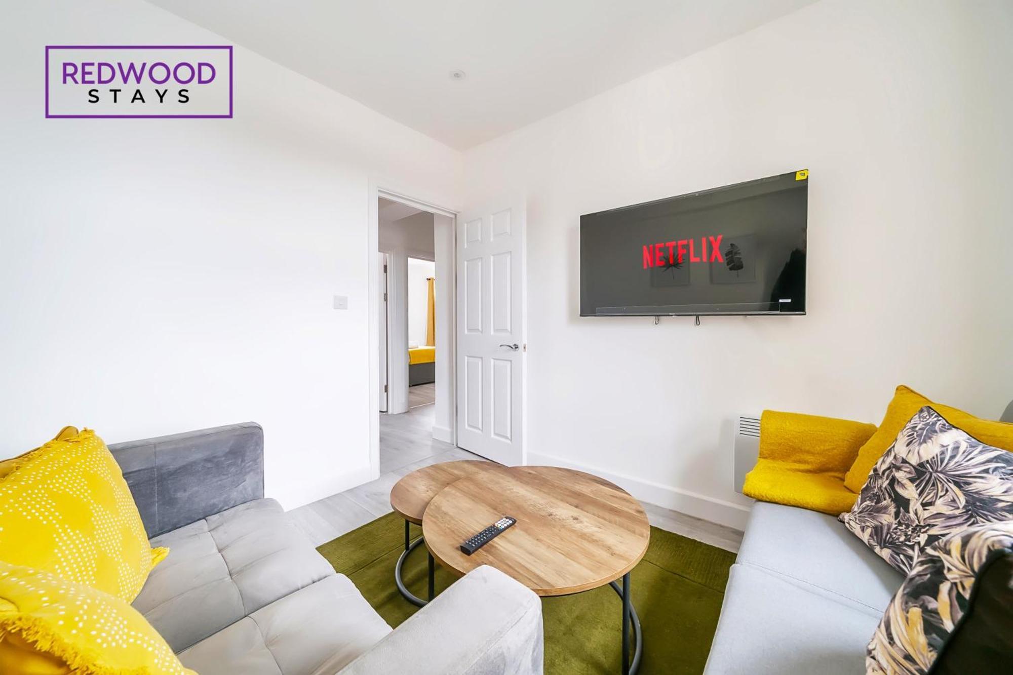 Brand New, 2 Bed 1 Bath, Modern Town Center Apartment, Free Wifi & Netflix By Redwood Stays Алдършот Екстериор снимка