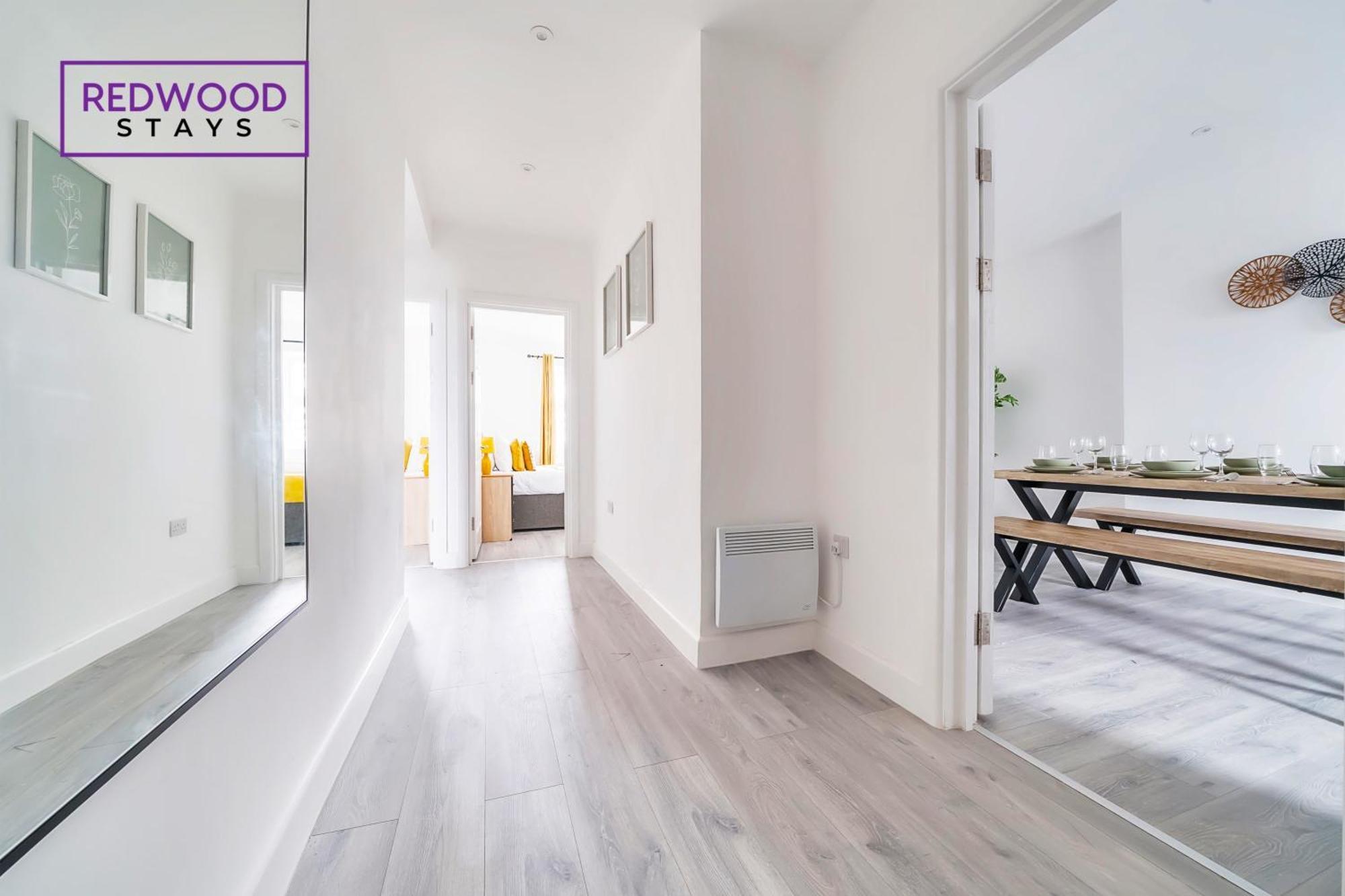 Brand New, 2 Bed 1 Bath, Modern Town Center Apartment, Free Wifi & Netflix By Redwood Stays Алдършот Екстериор снимка