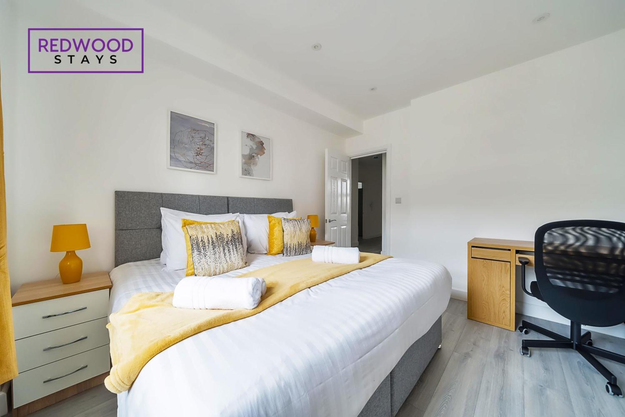 Brand New, 2 Bed 1 Bath, Modern Town Center Apartment, Free Wifi & Netflix By Redwood Stays Алдършот Екстериор снимка